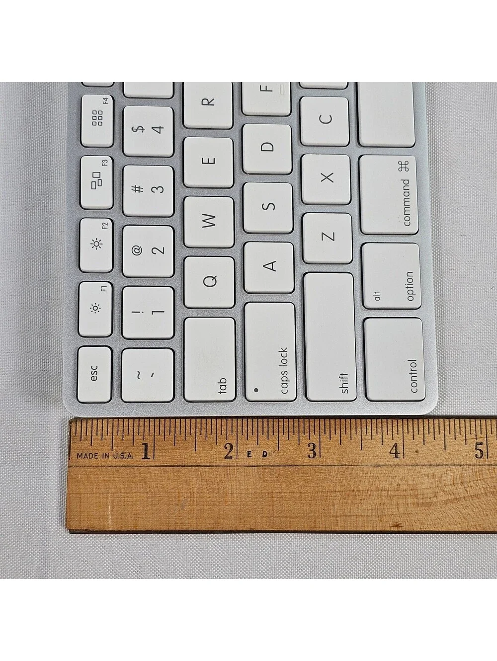 Apple A1243 Wired USB Keyboard with Numeric Keypad Aluminum Silver MB110LL/A